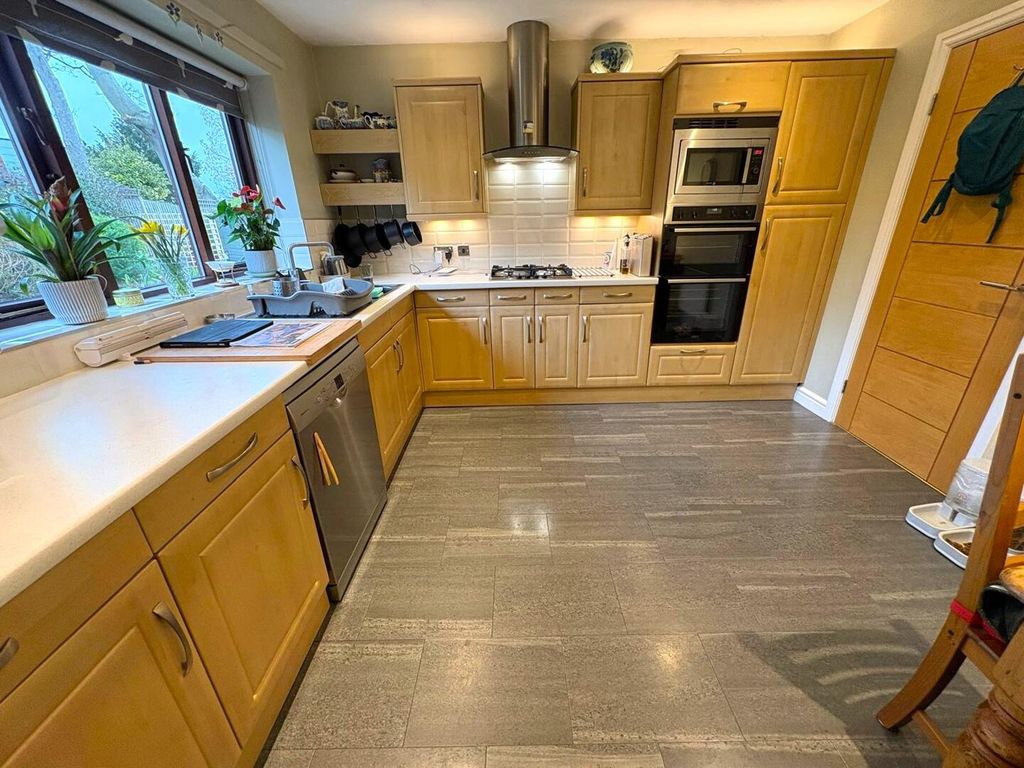 Property photo 3 of 29 Kitchen