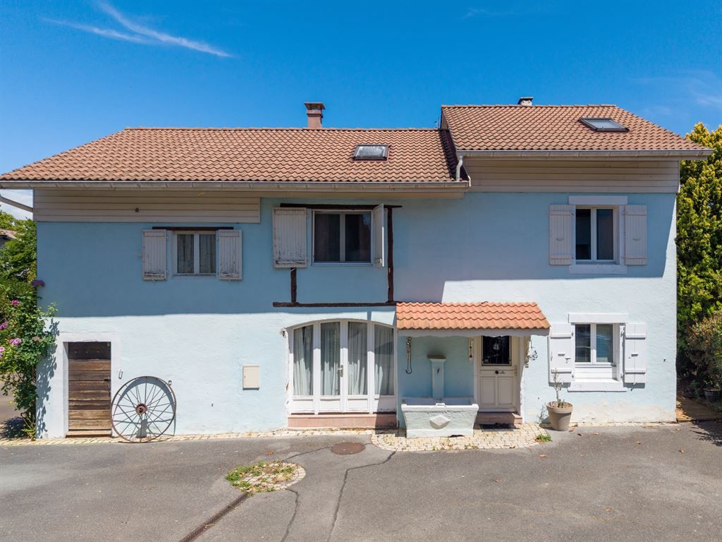 Property photo 2 of 18