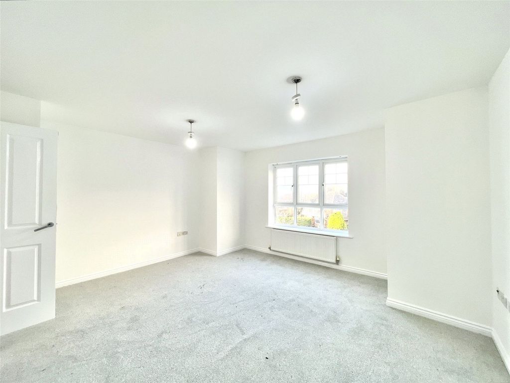 Property photo 2 of 11 Living Room