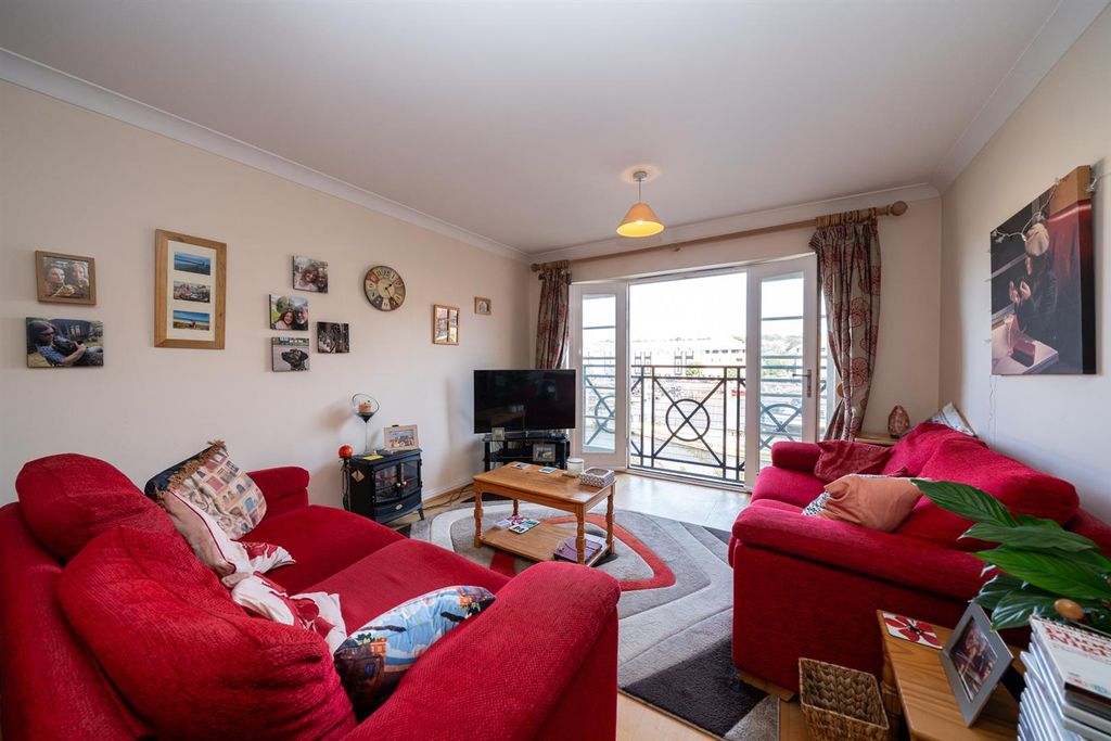 Property photo 3 of 12 56-Longman-Court-05989.Jpg