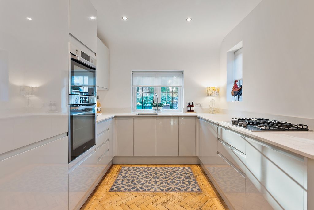 Property photo 3 of 45