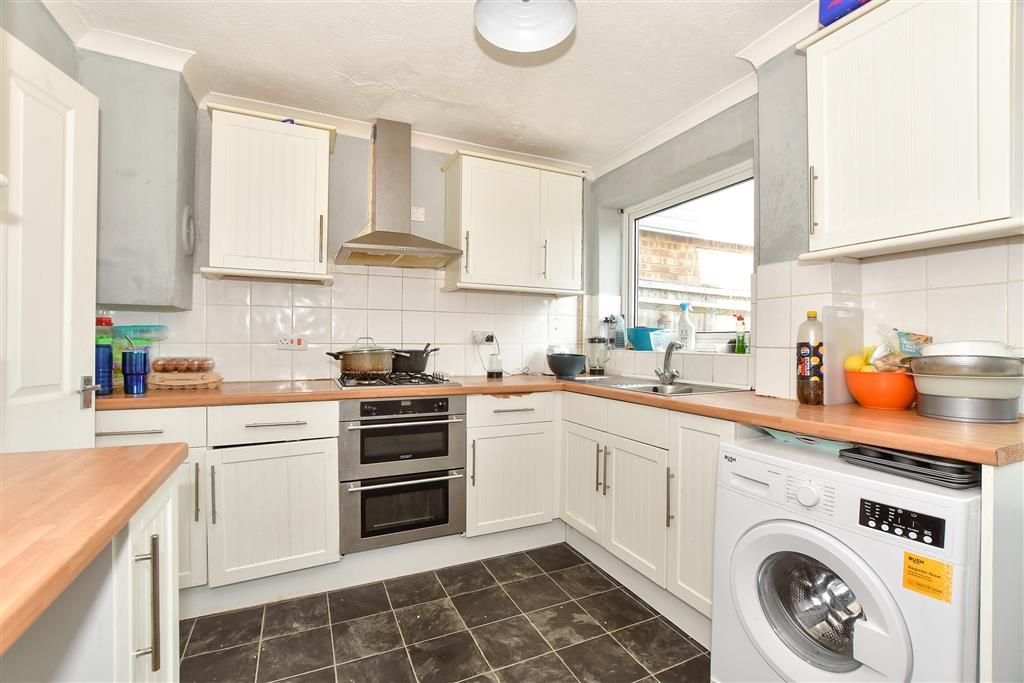 Property photo 1 of 10 Kitchen