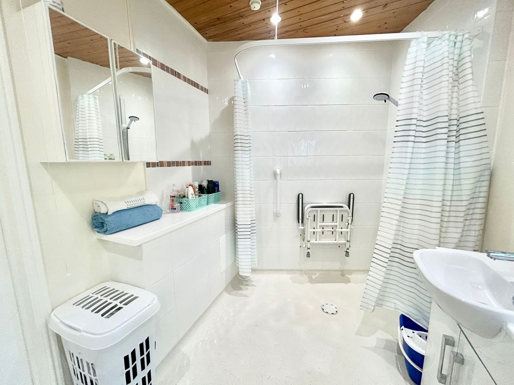 Property photo 3 of 25