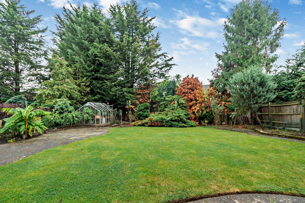 Property photo 2 of 33