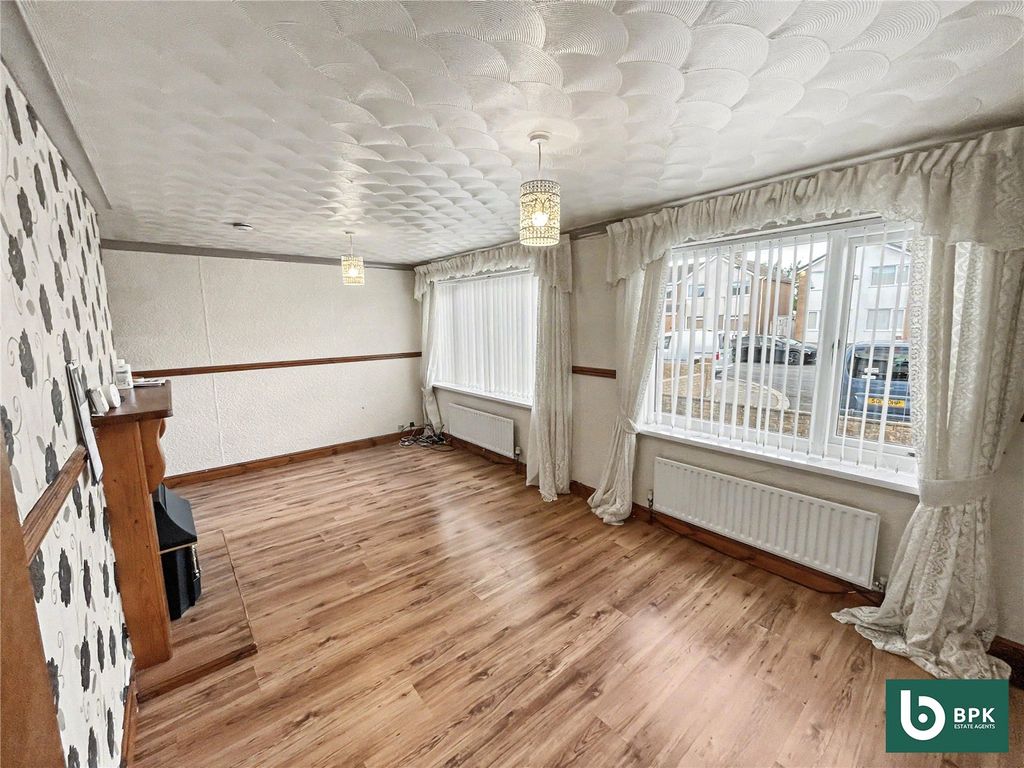 Property photo 2 of 18 Picture No. 30