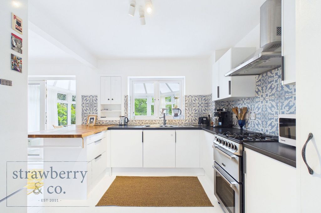 Property photo 2 of 34