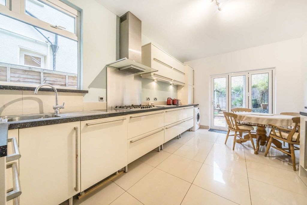 Property photo 3 of 7