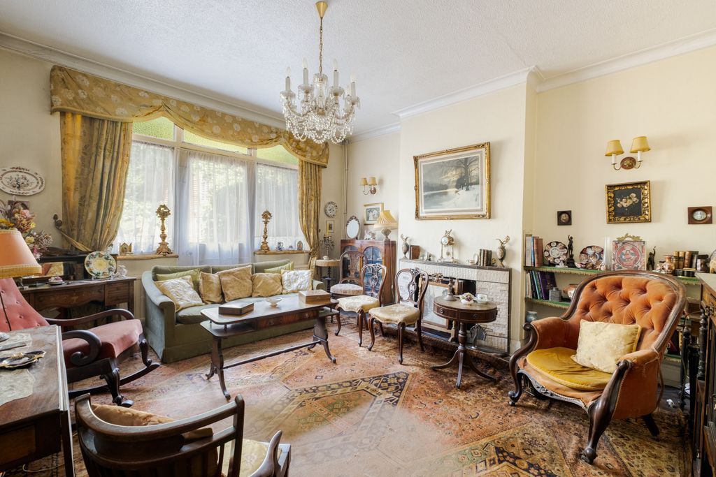 Property photo 2 of 31