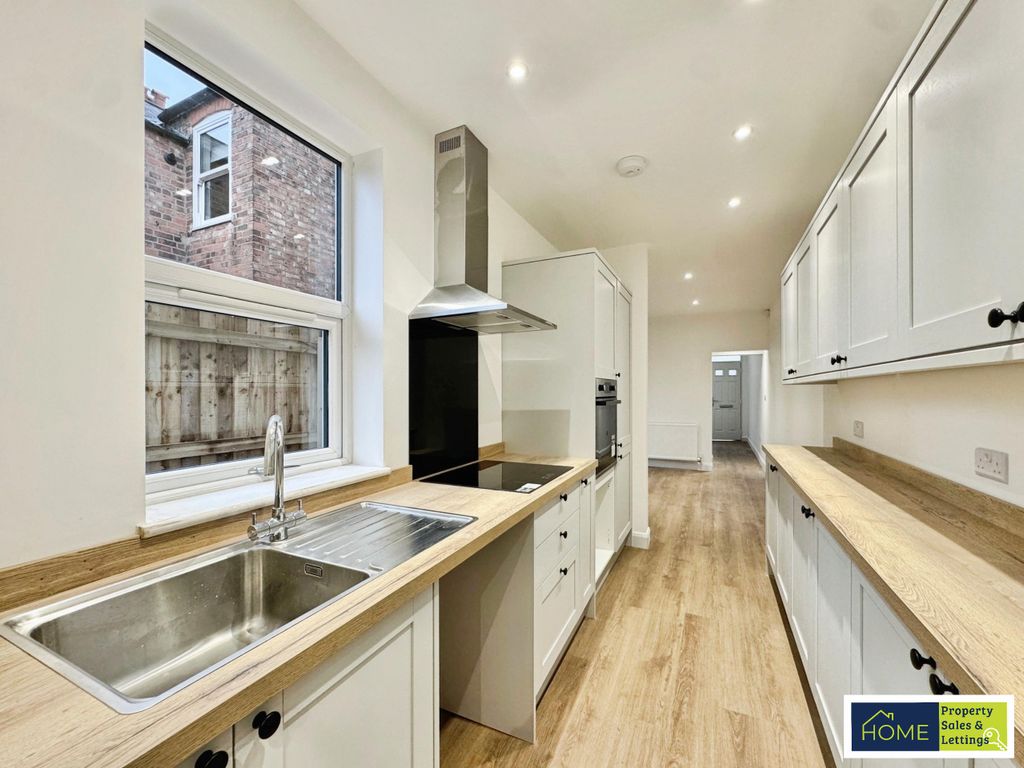 Property photo 2 of 21 Kitchen