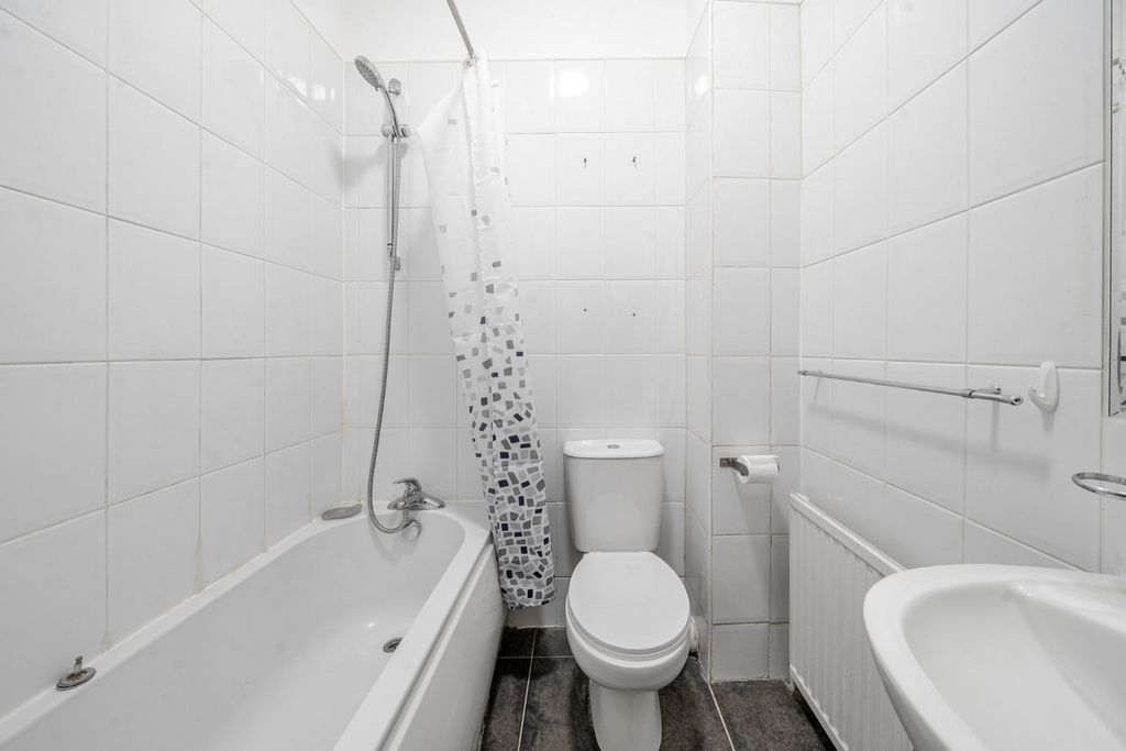 Property photo 3 of 8 Picture No. 17