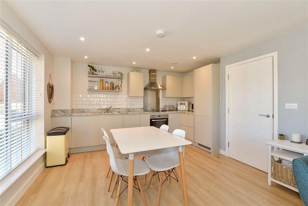 Property photo 3 of 9 Lounge/Kitchen