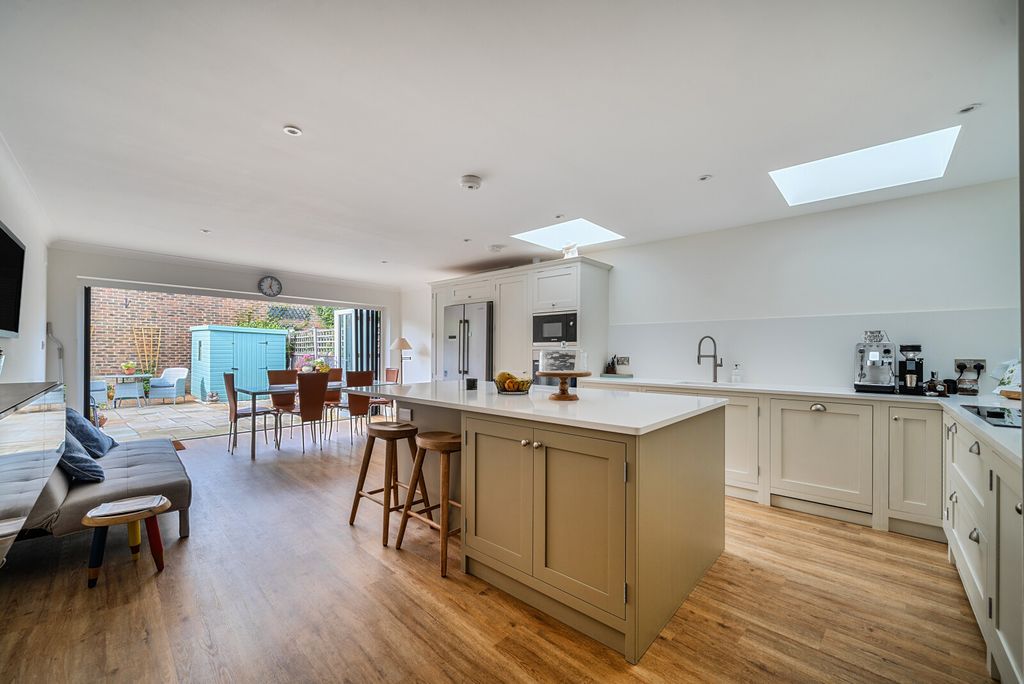 Property photo 3 of 16 1333840-14-688Baf...