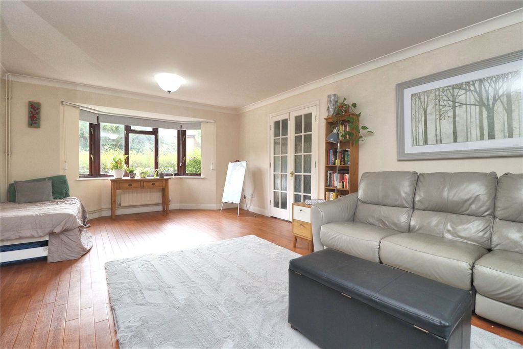 Property photo 3 of 15 Picture No. 02