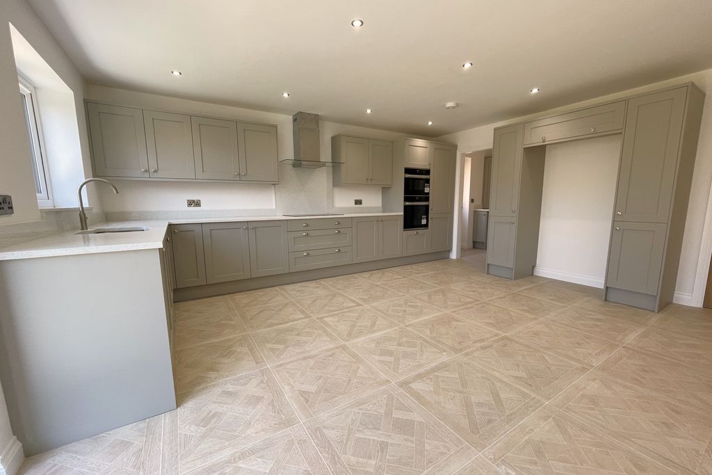 Property photo 3 of 25 6