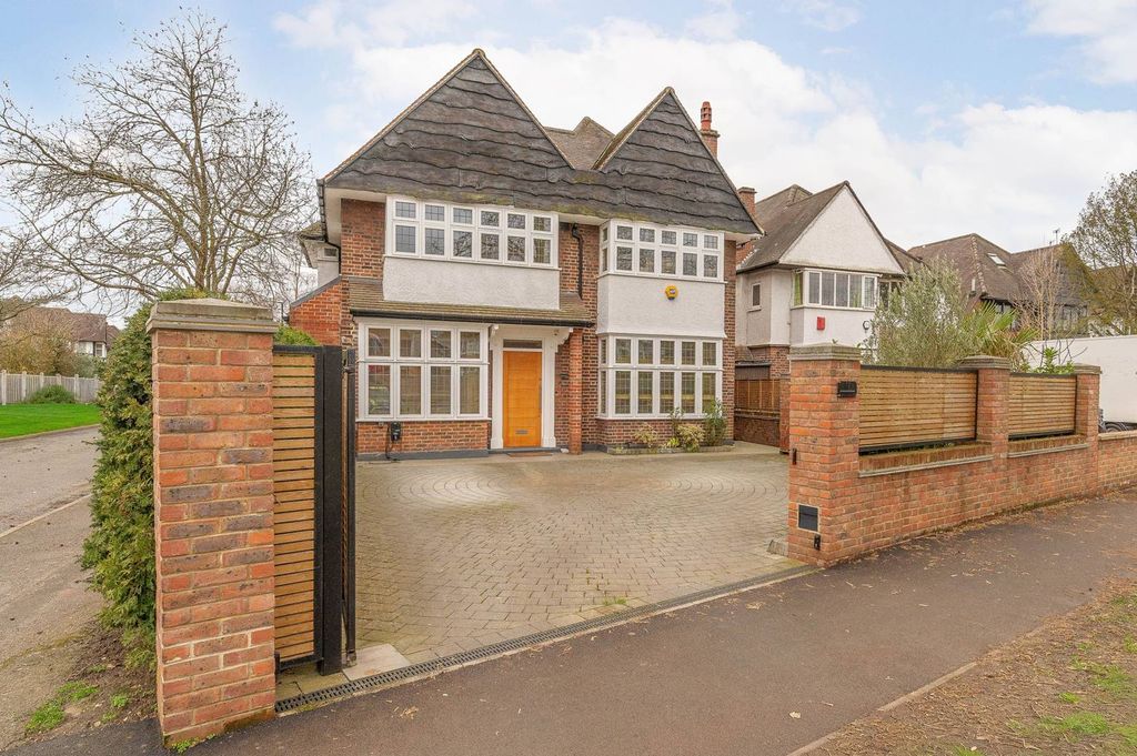 Property photo 1 of 34