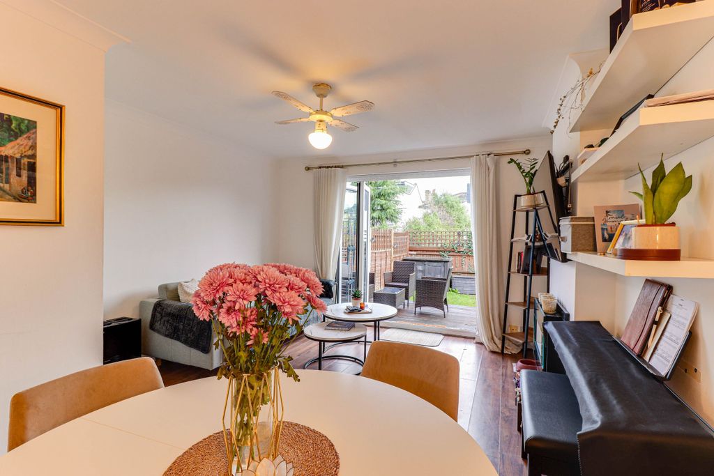 Property photo 3 of 28