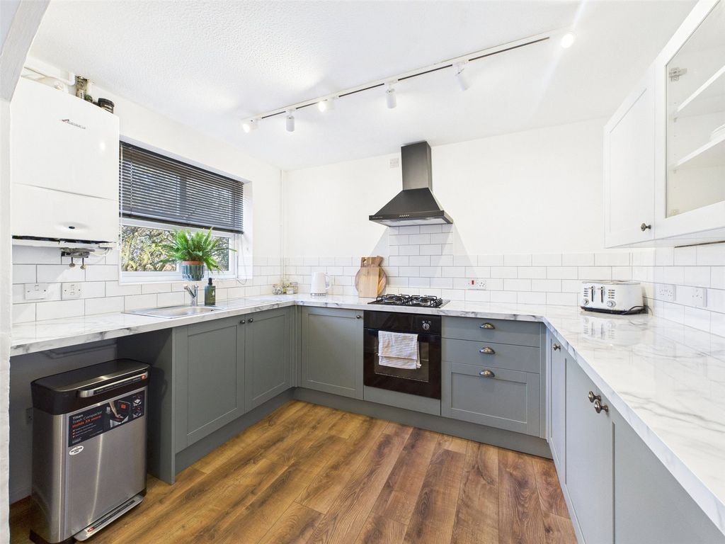 Property photo 2 of 27 Picture No. 14