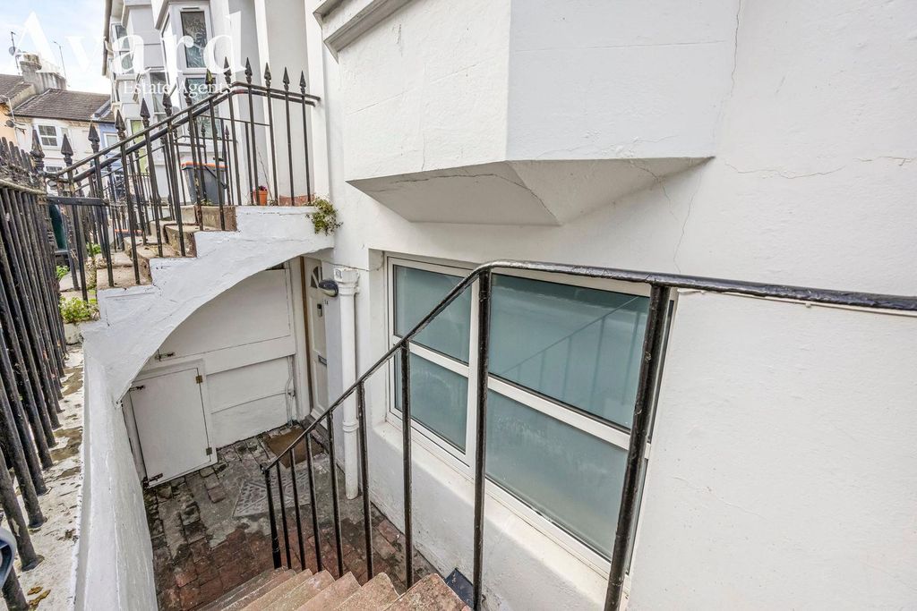 Property photo 3 of 22 13.Jpeg