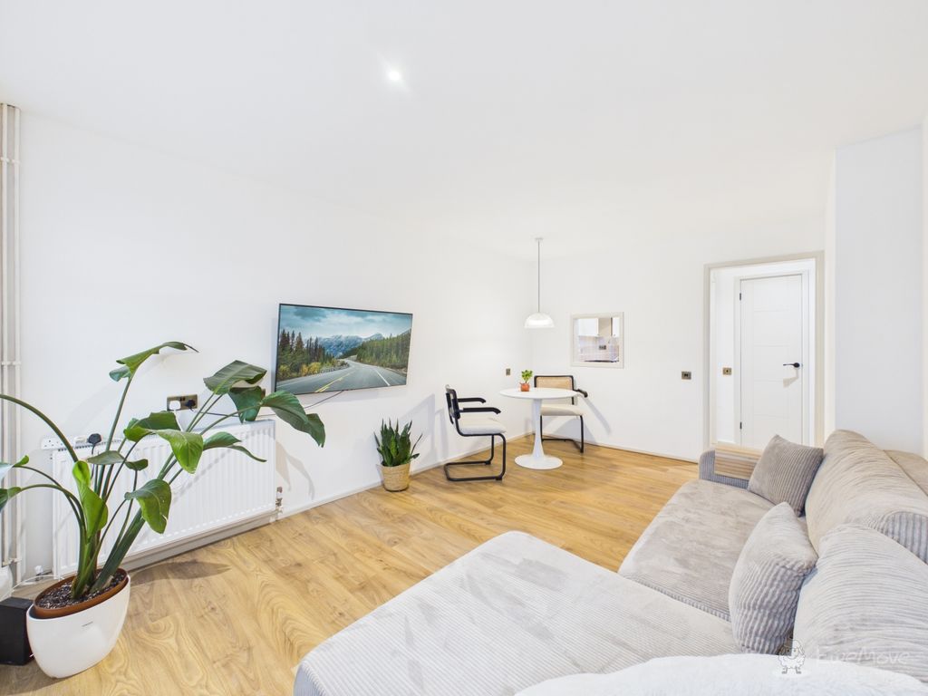 Property photo 1 of 9 Living Room- Mark Stephens Ewemove Newmarket And S
