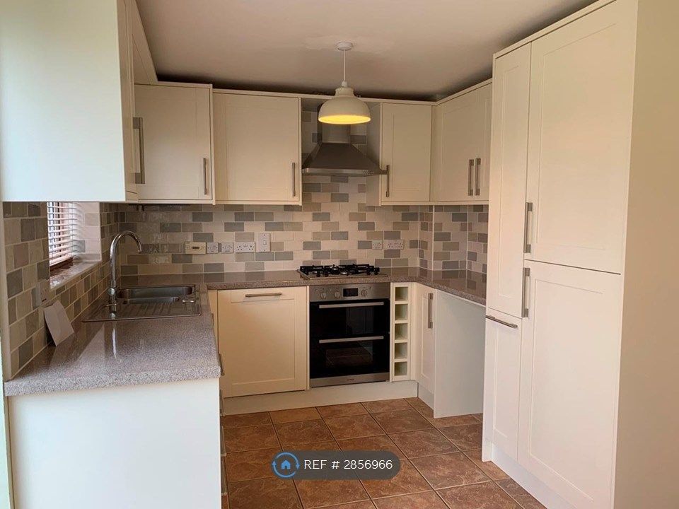 Property photo 2 of 12 Kitchen