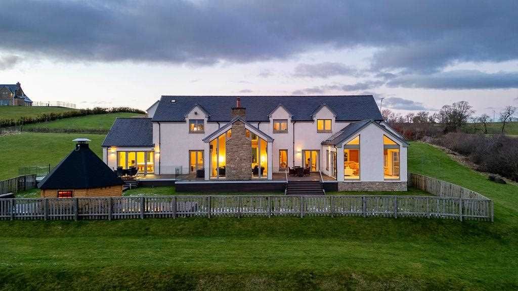 Property photo 3 of 33