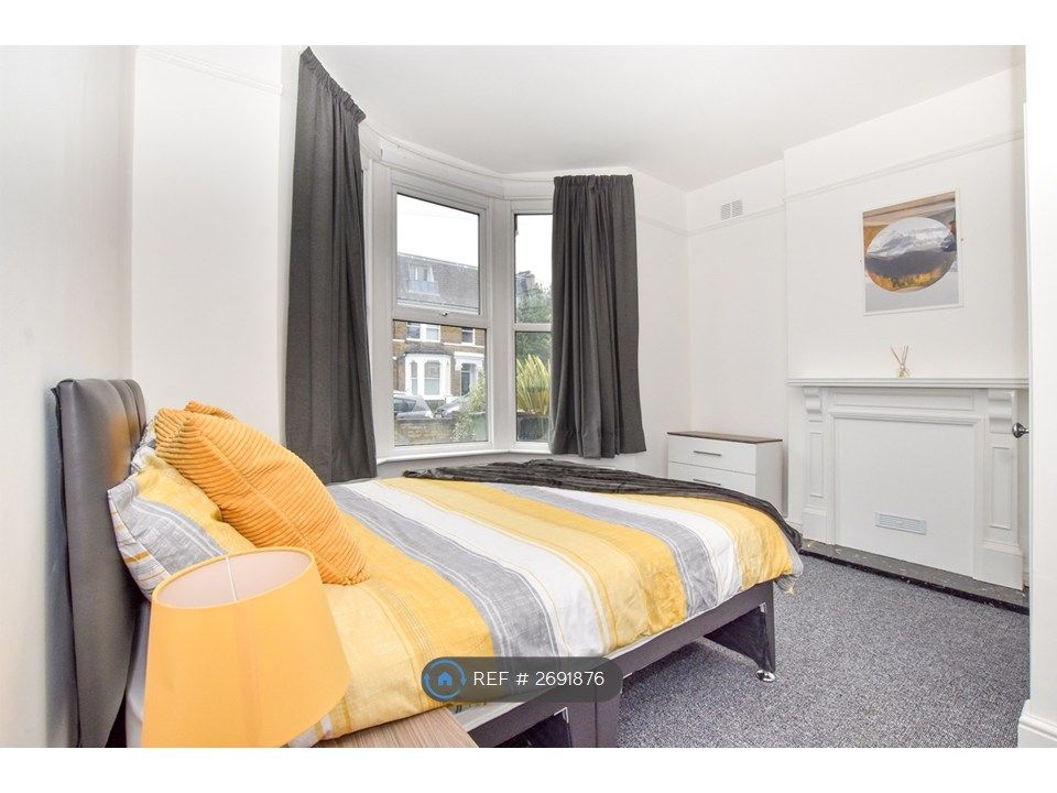 Property photo 2 of 10 Bedroom 1