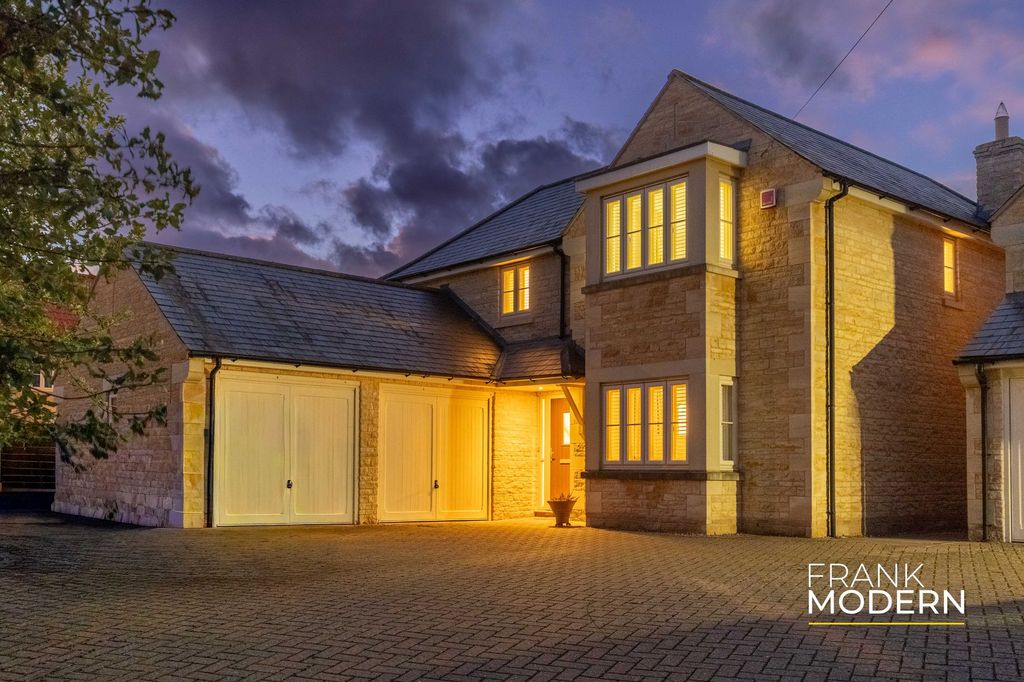 Property photo 1 of 56 Dusk