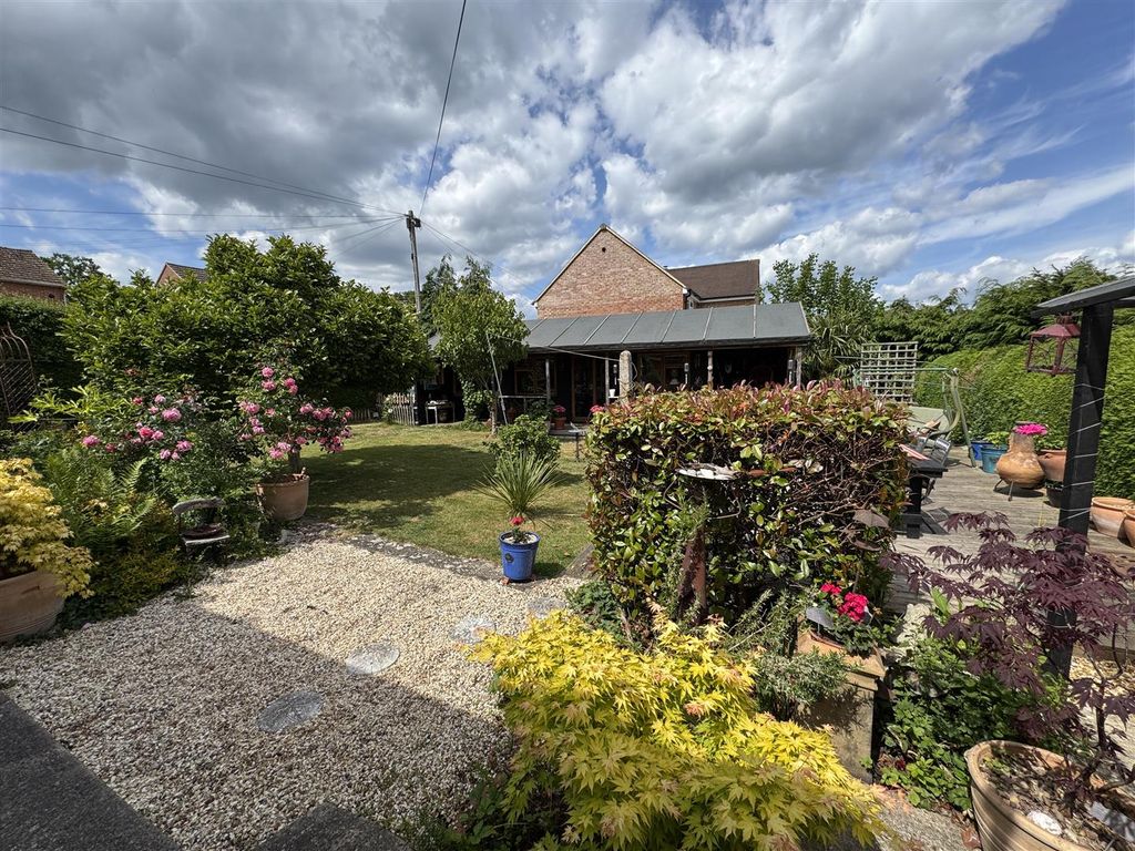 Property photo 2 of 18