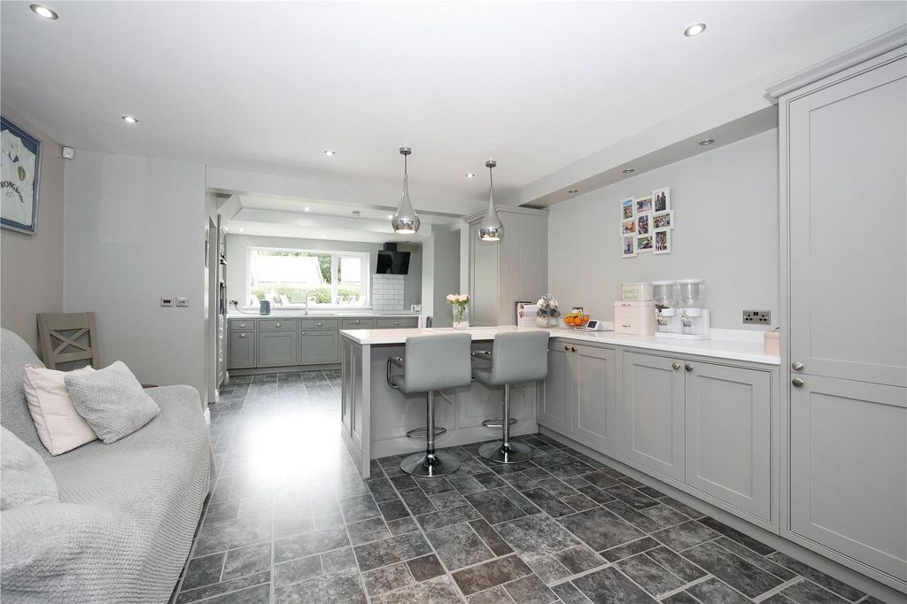 Property photo 3 of 24 Picture No. 05