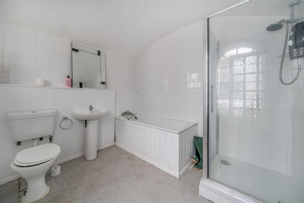 Additional image 8 of 6 bed terraced house for saleOrwell Road, Harwich CO12