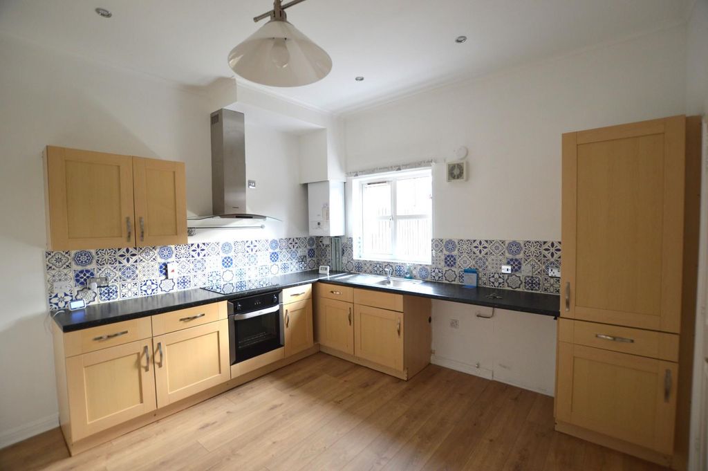 Property photo 1 of 7 Kitchen