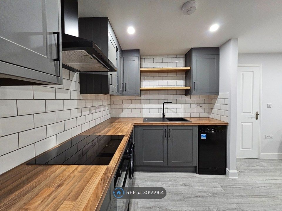 Property photo 2 of 17 Kitchen