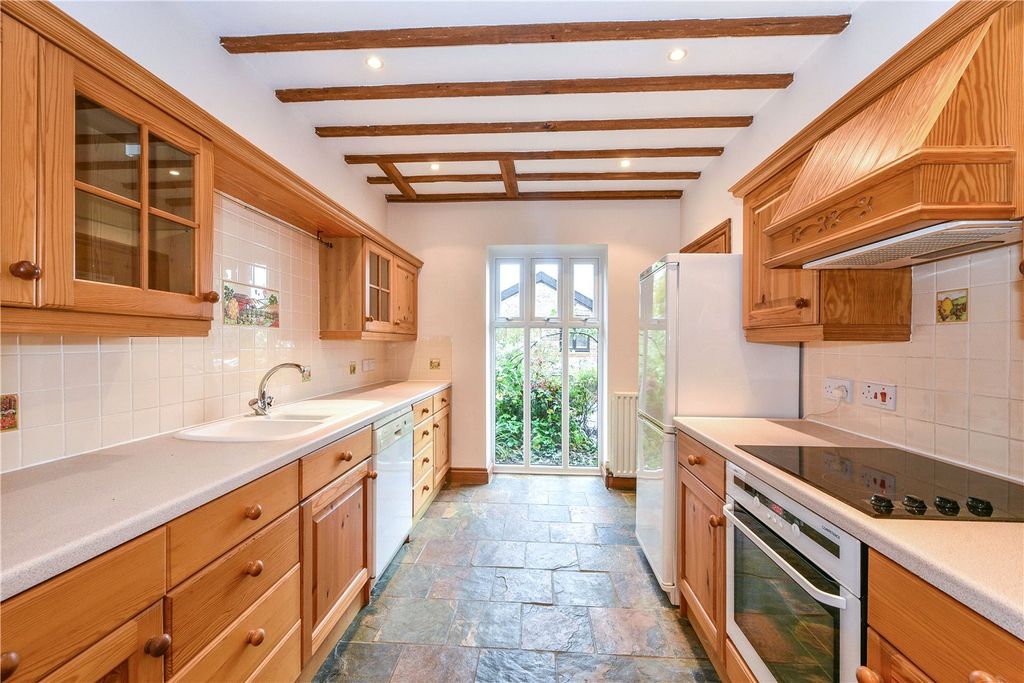 Property photo 3 of 12 Kitchen