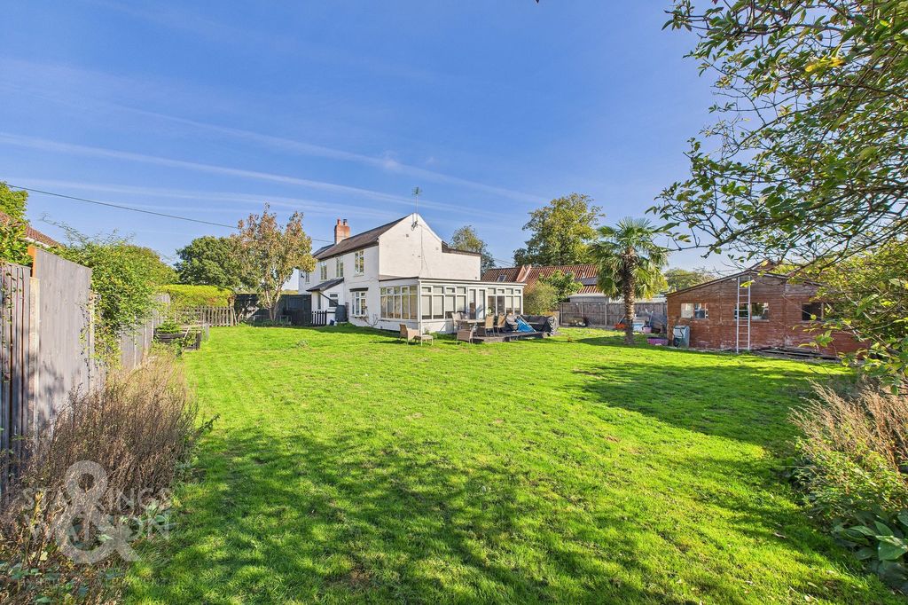 Property photo 2 of 38