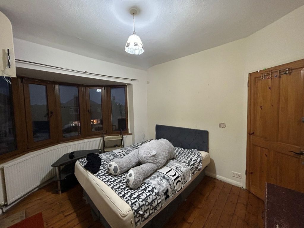 Property photo 3 of 5 Gallery