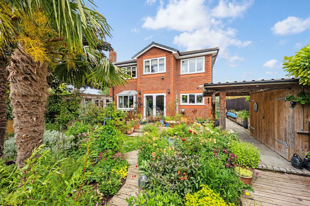 Property photo 1 of 28