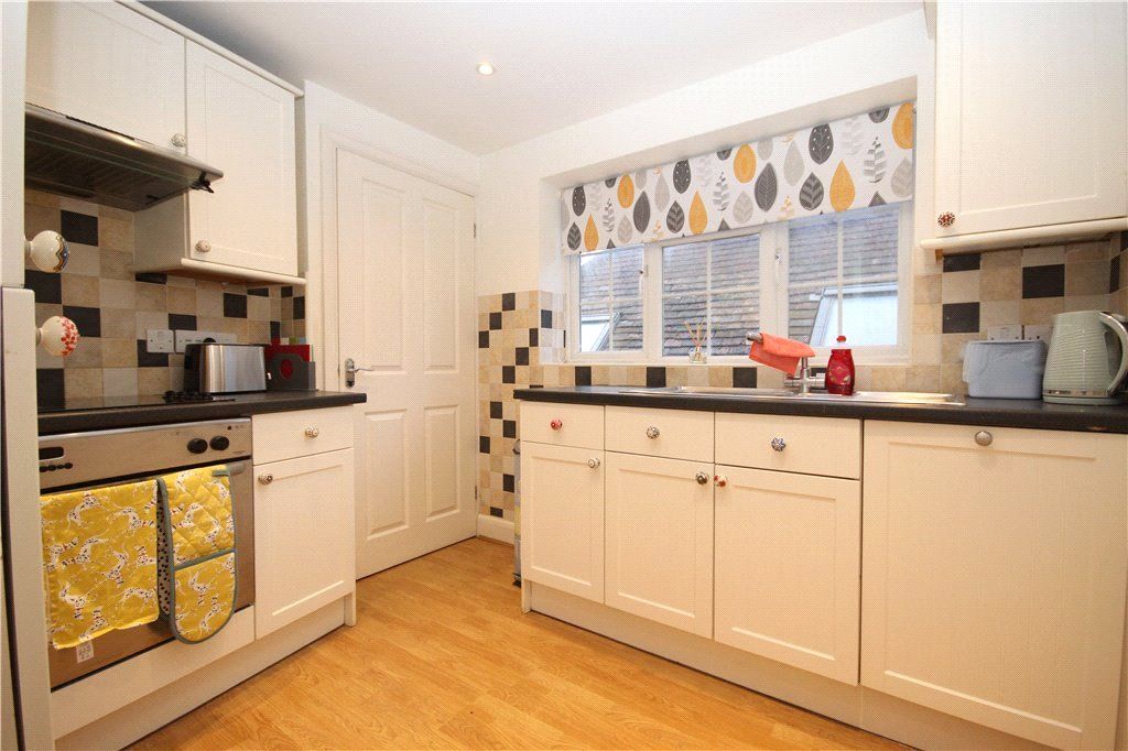 Property photo 2 of 6 Kitchen