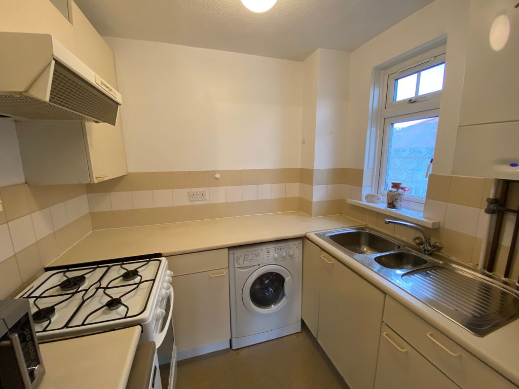 Property photo 2 of 10 Kitchen