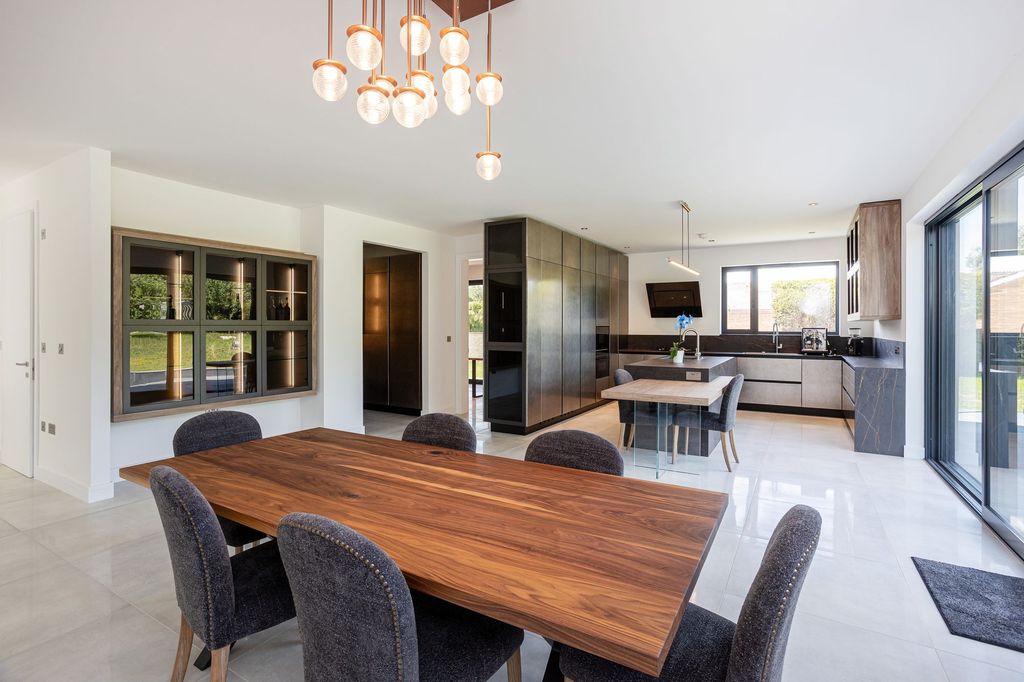 Property photo 3 of 25 Kitchen / Dining
