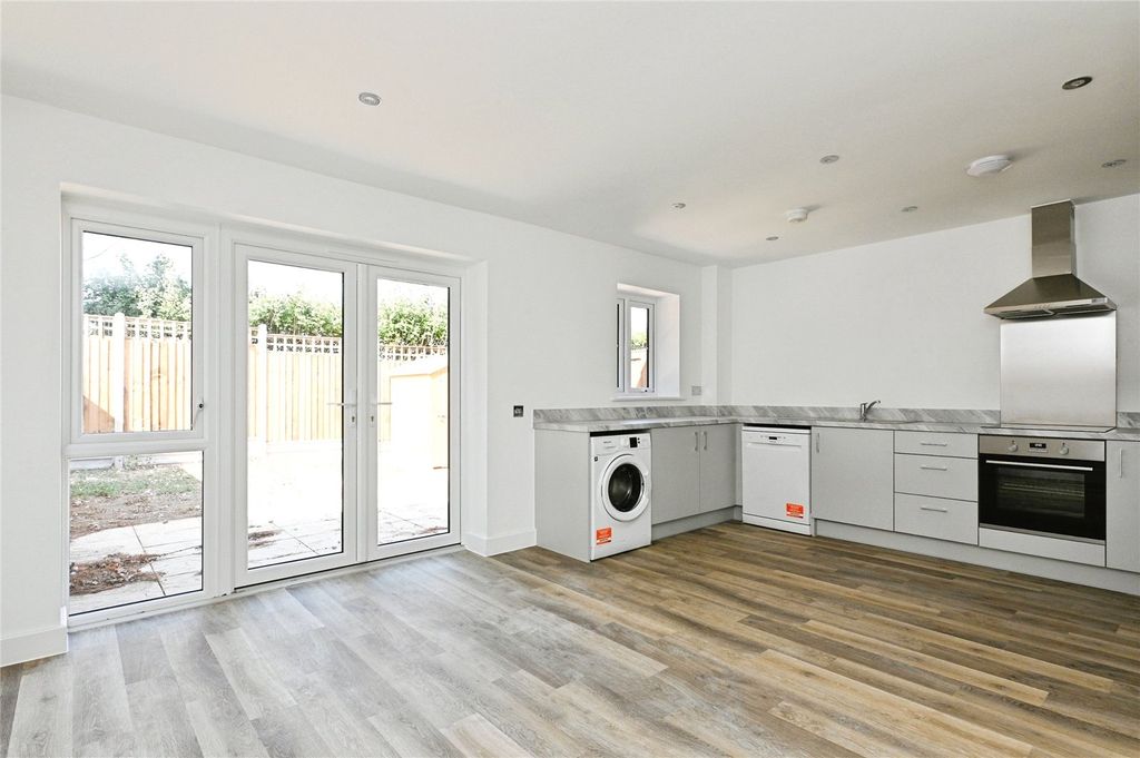 Property photo 2 of 17 Picture No. 10