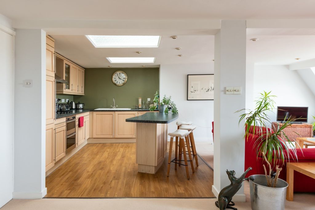 Property photo 2 of 14 Kitchen
