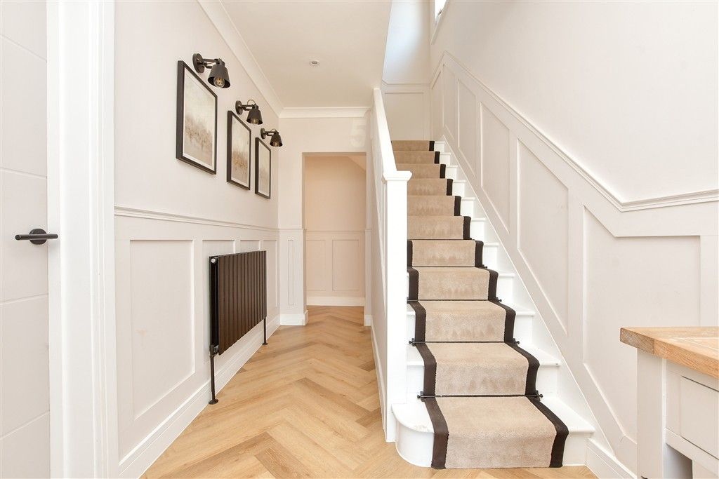 Property photo 2 of 12 Hallway