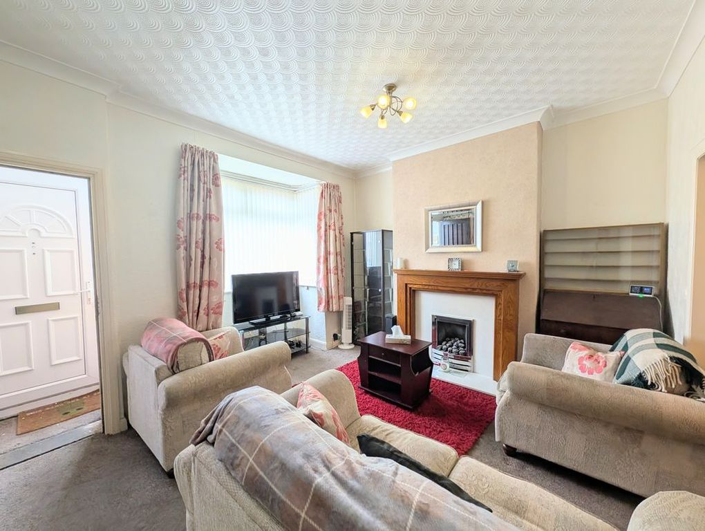 Property photo 3 of 15 Lounge