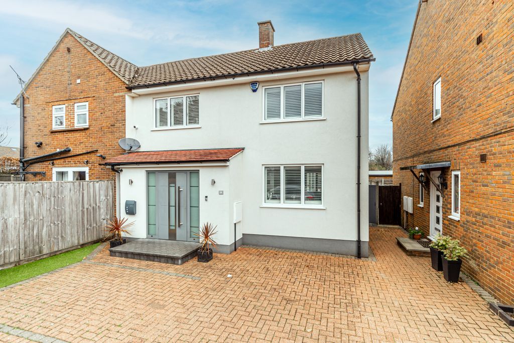 Property photo 1 of 17 External