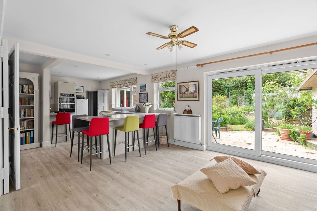 Property photo 2 of 31