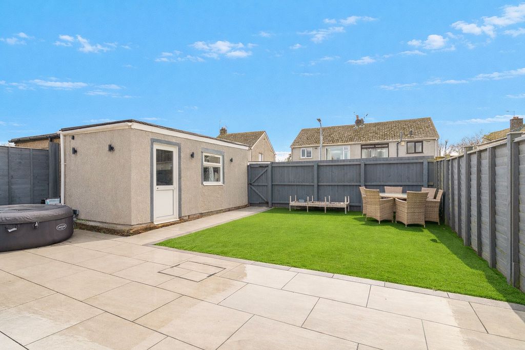 Property photo 2 of 23