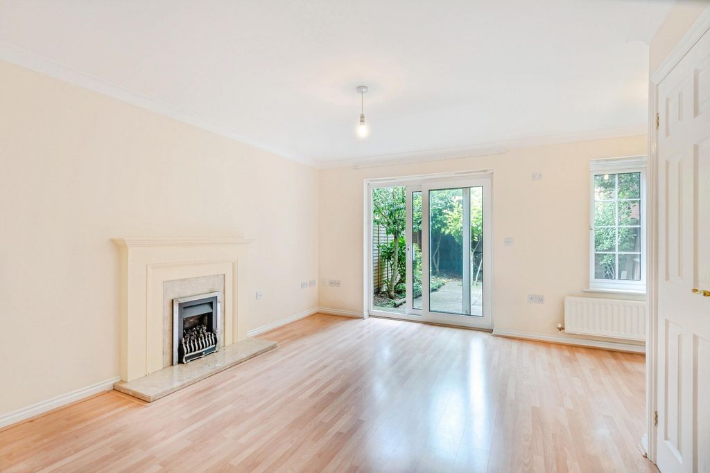 Property photo 2 of 7 Living Room