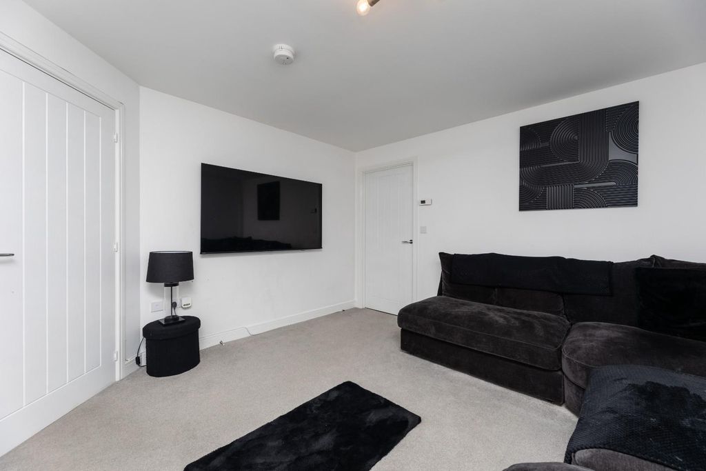 Property photo 3 of 13 5C5A0315.Jpg