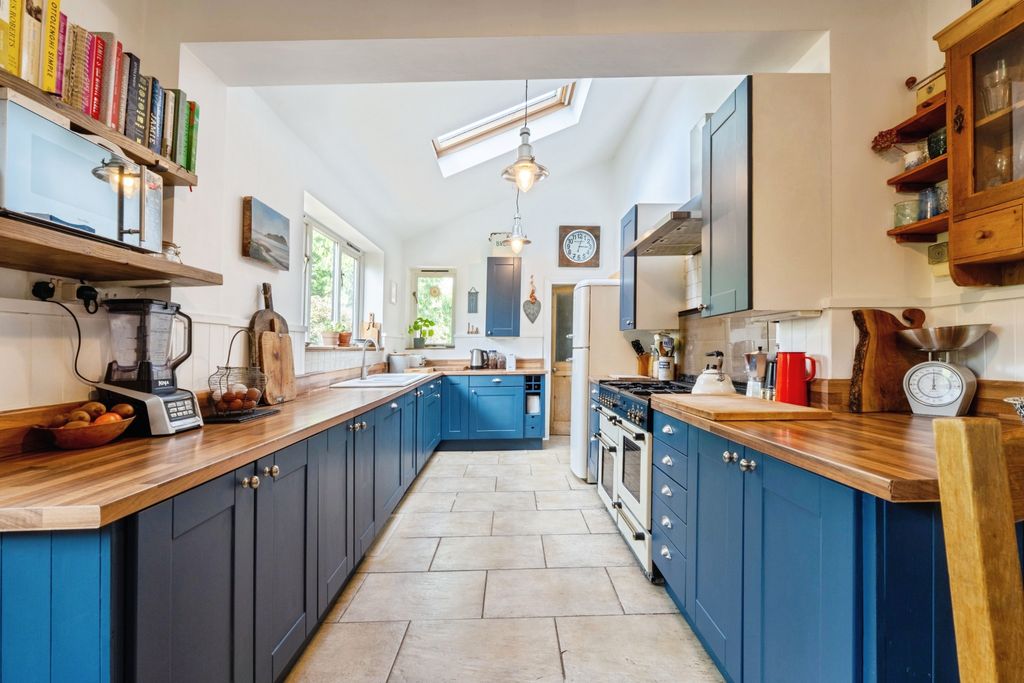 Property photo 2 of 30 Kitchen