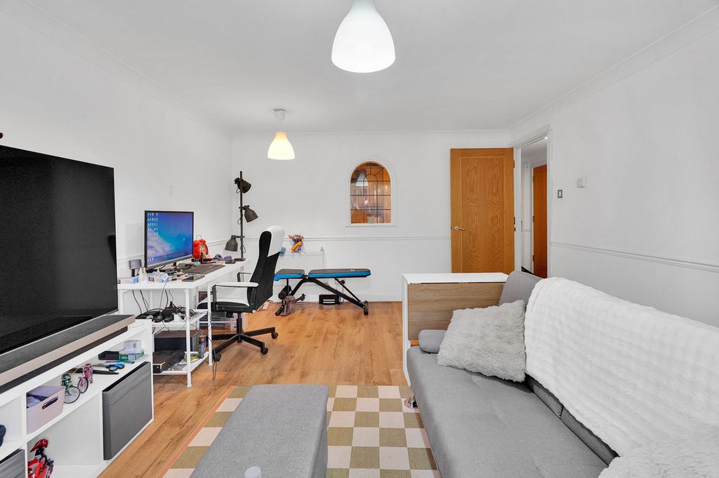 Property photo 3 of 12